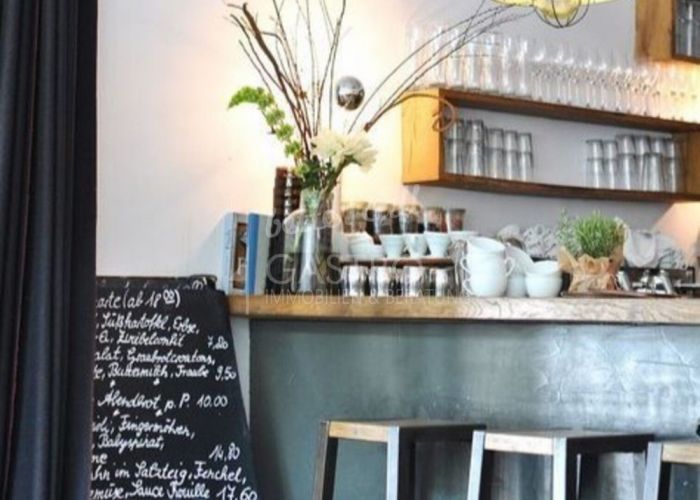 Sonnige Ecklage für Kaffee- 